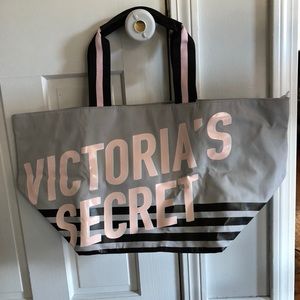NWT! LIMITED EDITION VS TOTE NWT💋